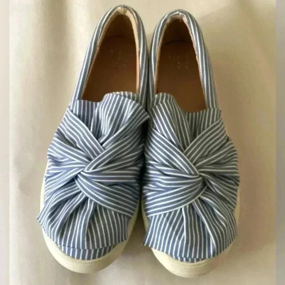 A New Day Blue and White Striped Shoes size 8 - Picture 1 of 9